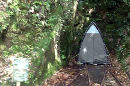 屋久島の携帯トイレブース