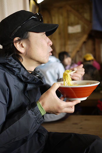 山小屋でのラーメン