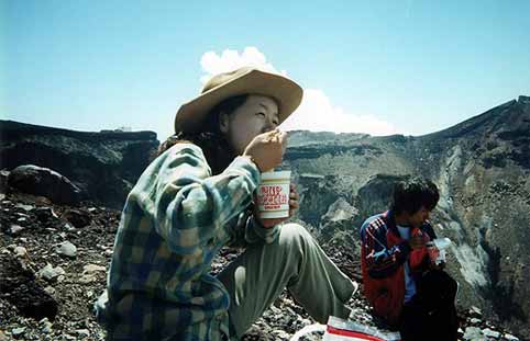 富士山の山頂でカップラーメン