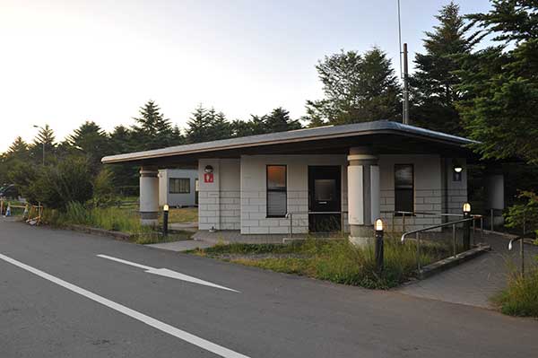 水ヶ塚公園駐車場のトイレ