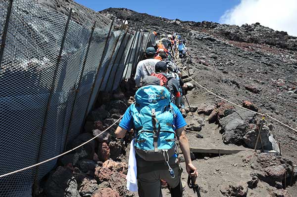 富士宮ルート山頂付近の渋滞の様子