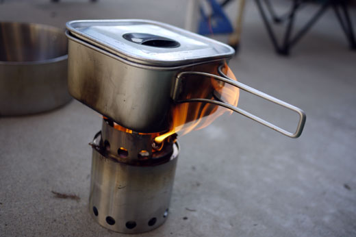 ソロストーブ Solo Stove とクッカーを使った 石焼き芋 の作り方