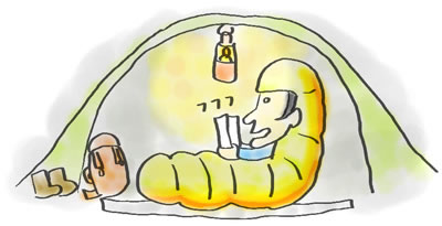 夜テントの中で本を読む人イラスト