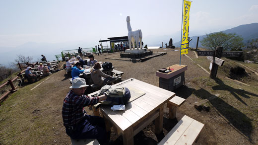 陣馬山山頂の様子