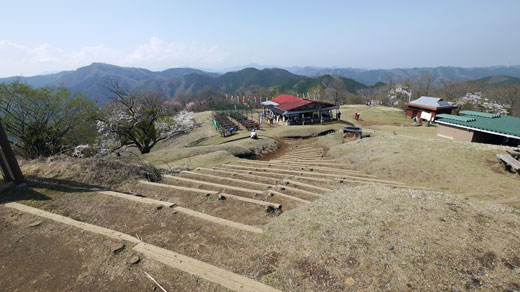 陣馬山の山頂2